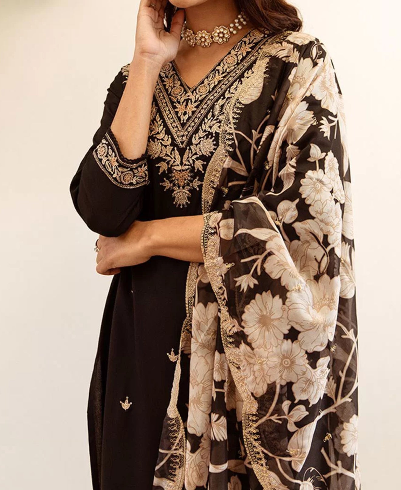 Ethnic Motifs Embroidered Thread Work Kurtha with Salwar and Dupatta