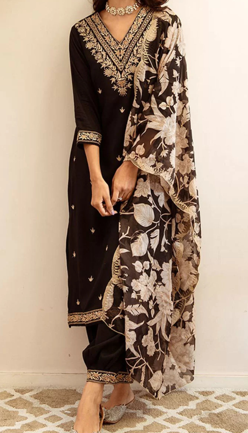 Ethnic Motifs Embroidered Thread Work Kurtha with Salwar and Dupatta