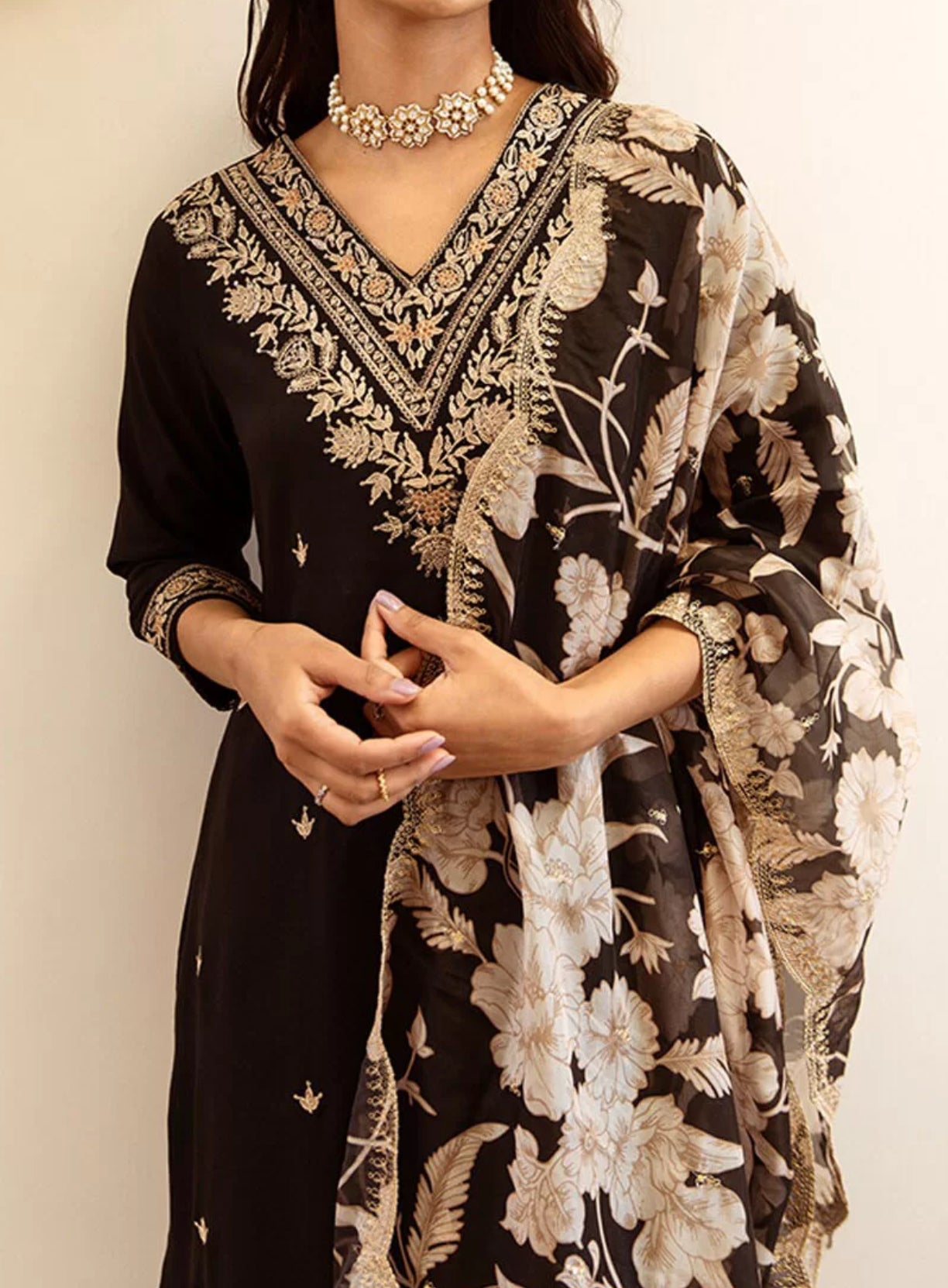 Ethnic Motifs Embroidered Thread Work Kurtha with Salwar and Dupatta