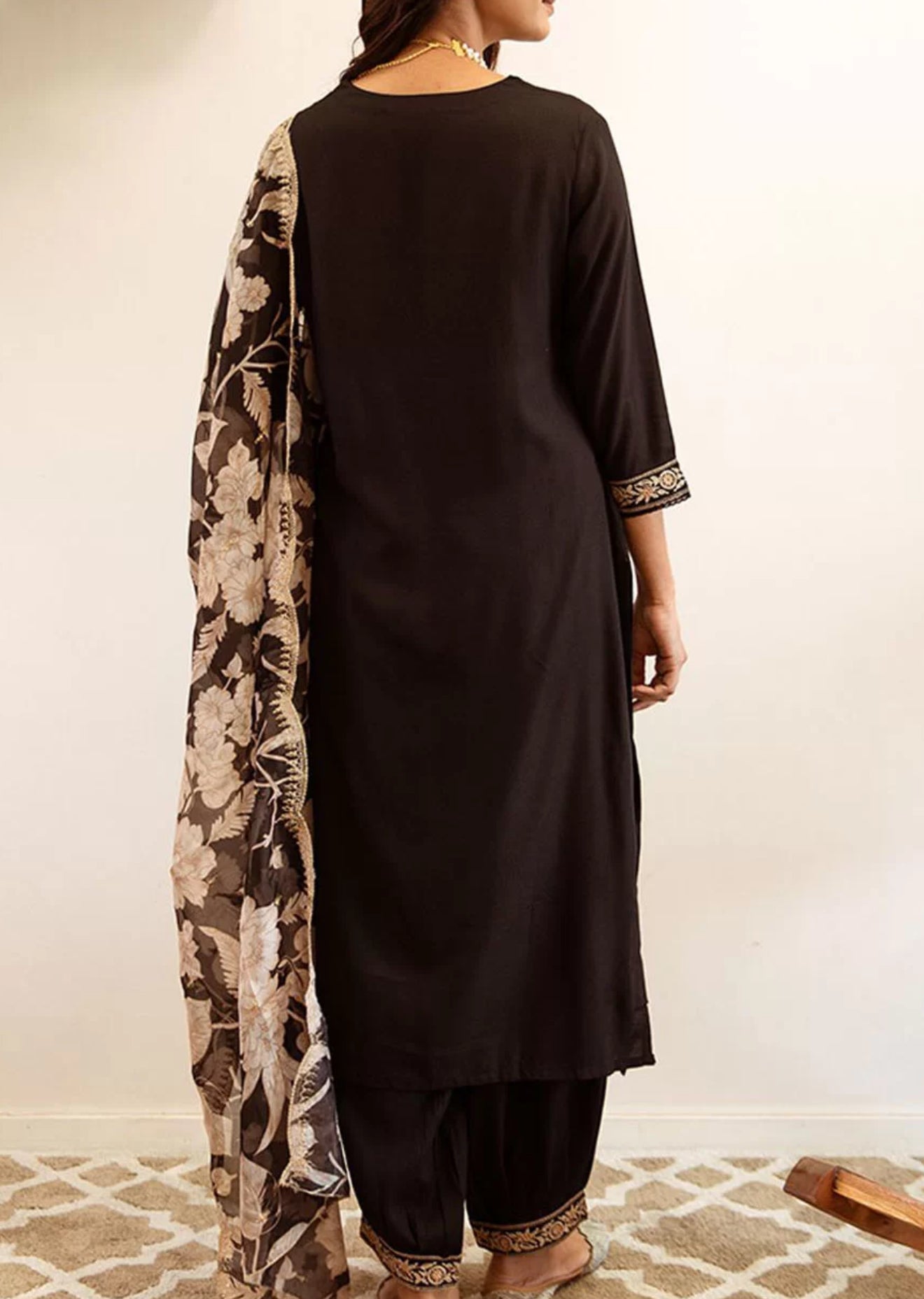 Ethnic Motifs Embroidered Thread Work Kurtha with Salwar and Dupatta
