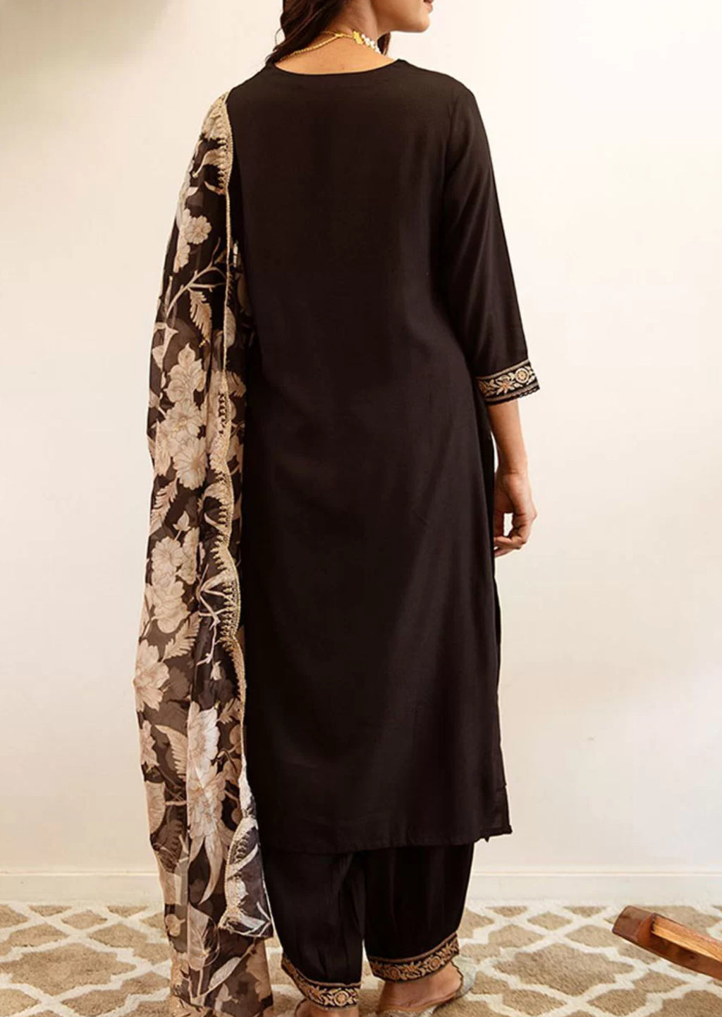 Ethnic Motifs Embroidered Thread Work Kurtha with Salwar and Dupatta